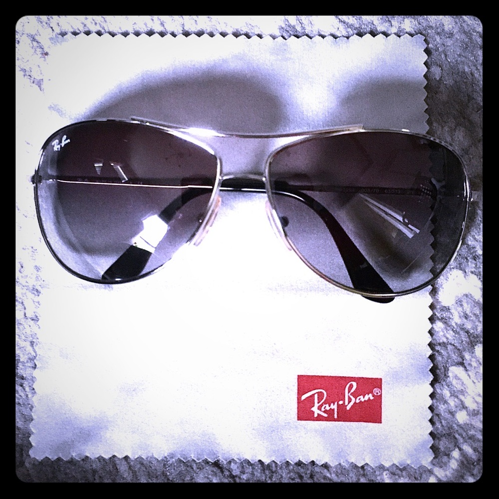 Ray-Ban gunmetal aviator sunglasses w/ dark lenses